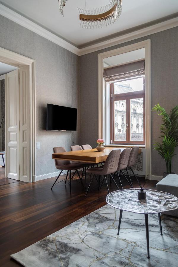 Luxury With Balcony Next To The New York Cafe Apartamento Budapest
