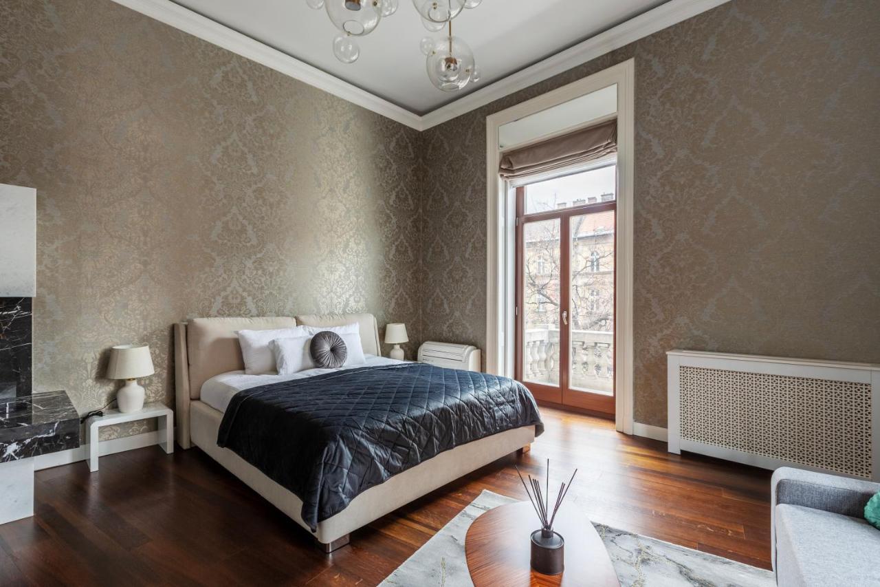 Luxury With Balcony Next To The New York Cafe Apartamento Budapest