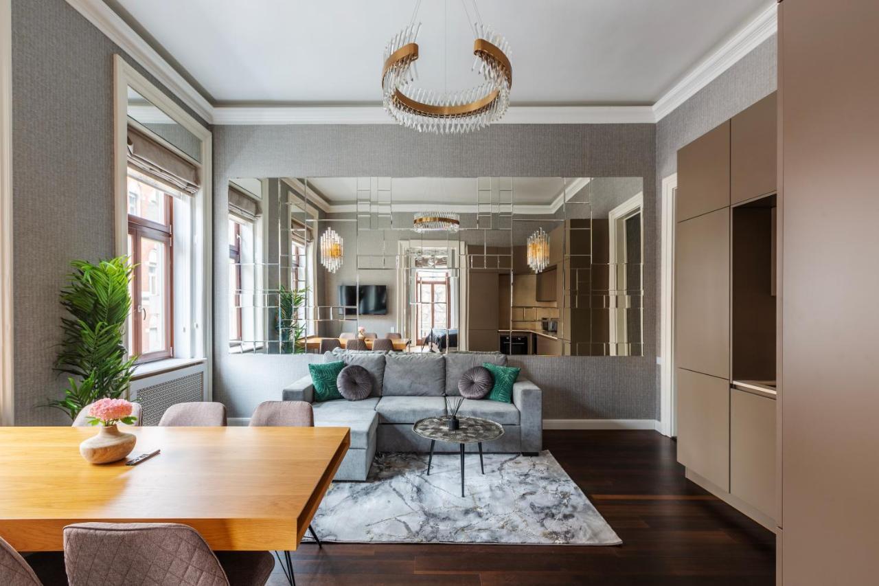 Luxury With Balcony Next To The New York Cafe Apartamento *