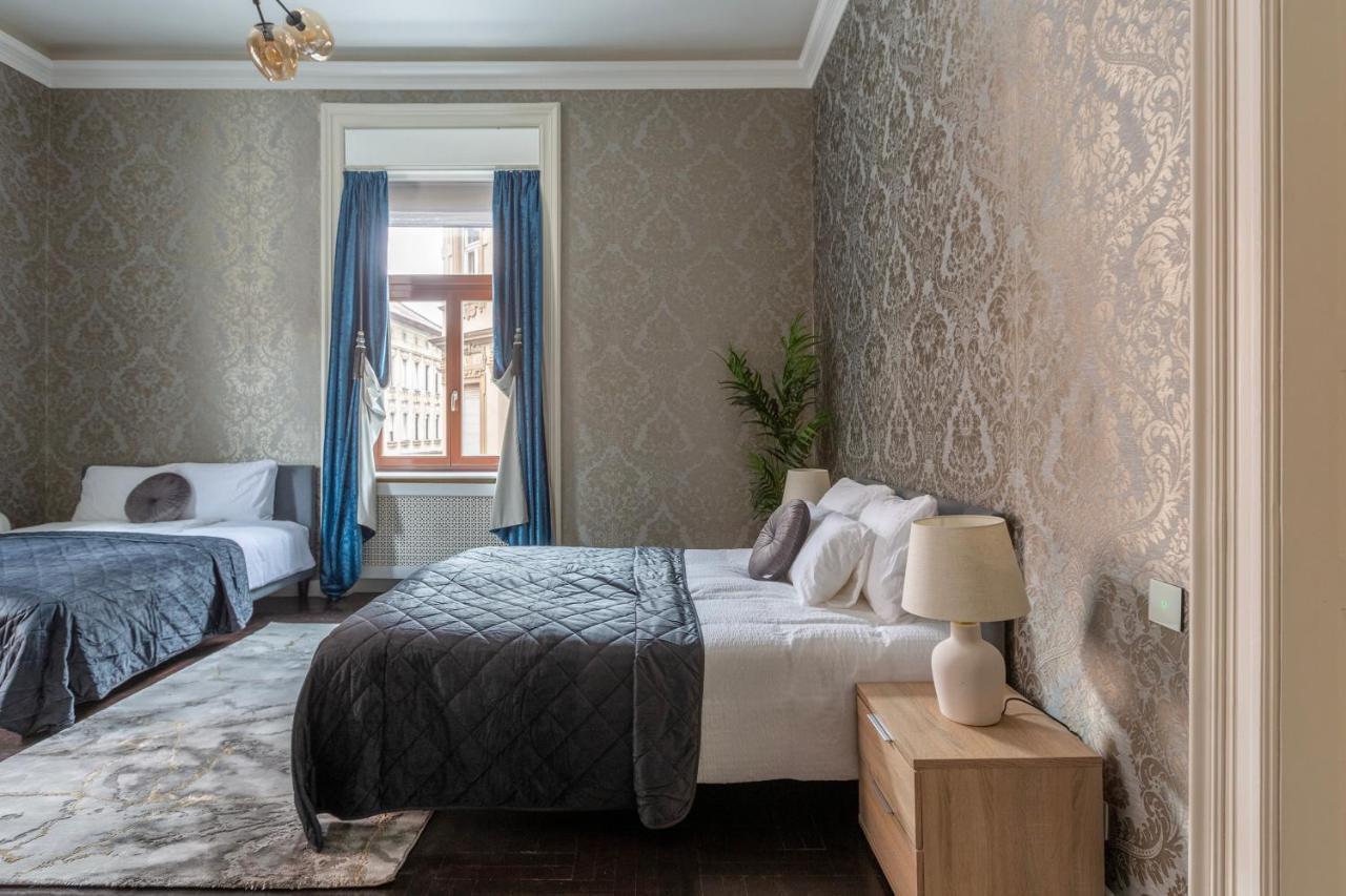 Appartement Luxury With Balcony Next To The New York Cafe