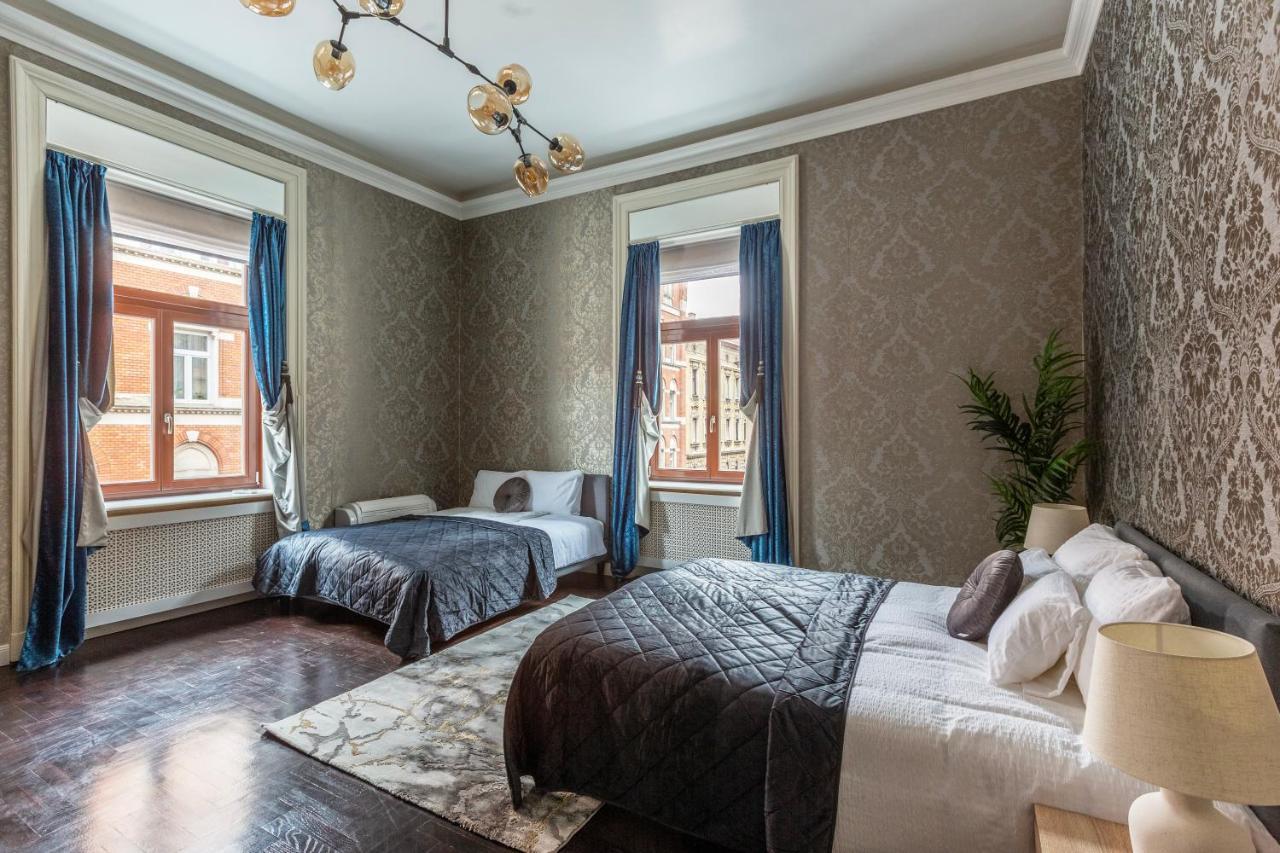 Luxury With Balcony Next To The New York Cafe Appartement *