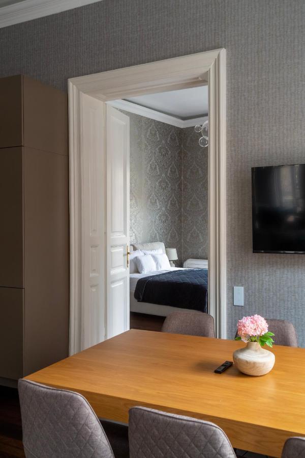 Luxury With Balcony Next To The New York Cafe Appartamento